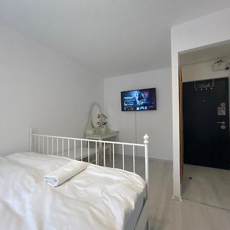Appartement Piata Sudului Host à Bucarest Extérieur photo
